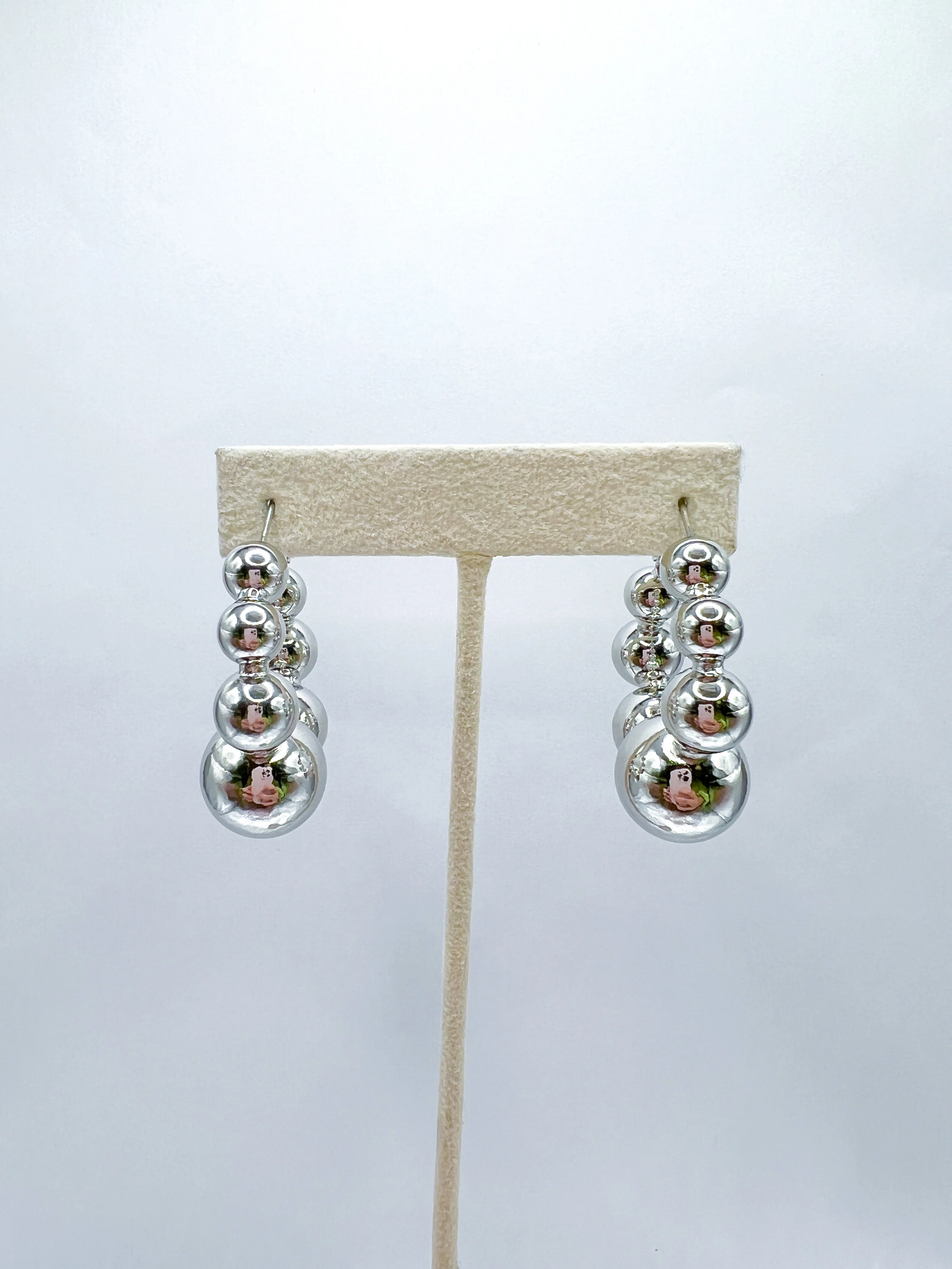 Amy Hoop Earring - Image 3