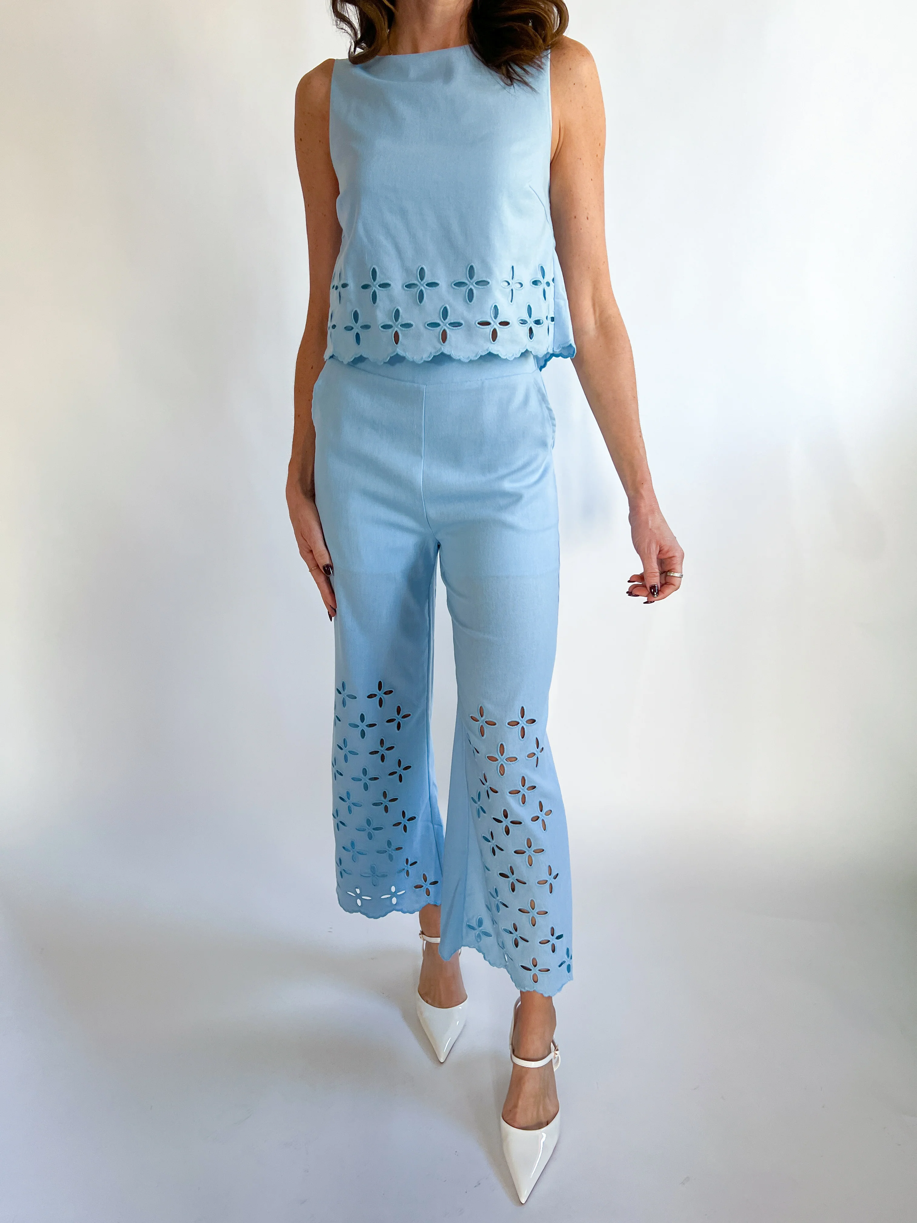 Sleeveless Scalloped Crop Top - Image 4